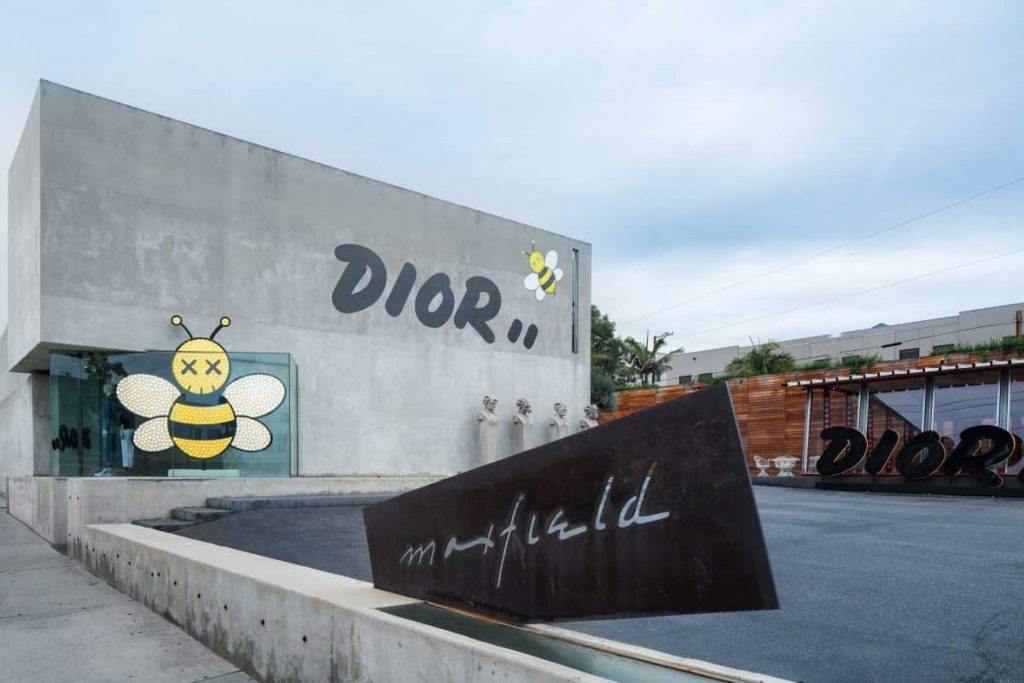 その他 KAWS X DIOR Yellow Bee Store Display Dior x Kaws Bee Charm Yellow in Grained Calfskin with Silver-tone - US
