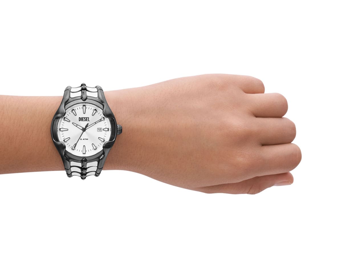 DIESEL LAUNCHES VR-CRAFTED VERT WATCH AND METAVERSE EXPERIENCE 
