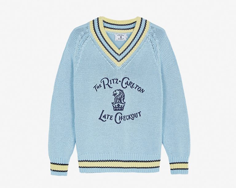 The Ritz-Carlton Vネックセーター S THE RITZ-CARLTON MAKES FASHION DEBUT WITH LATE CHECKOUT