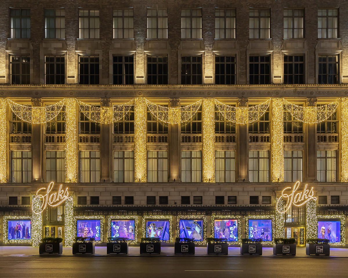 SAKS FIFTH AVENUE REVEALS HOLIDAY WINDOWS AT NEW YORK FLAGSHIP